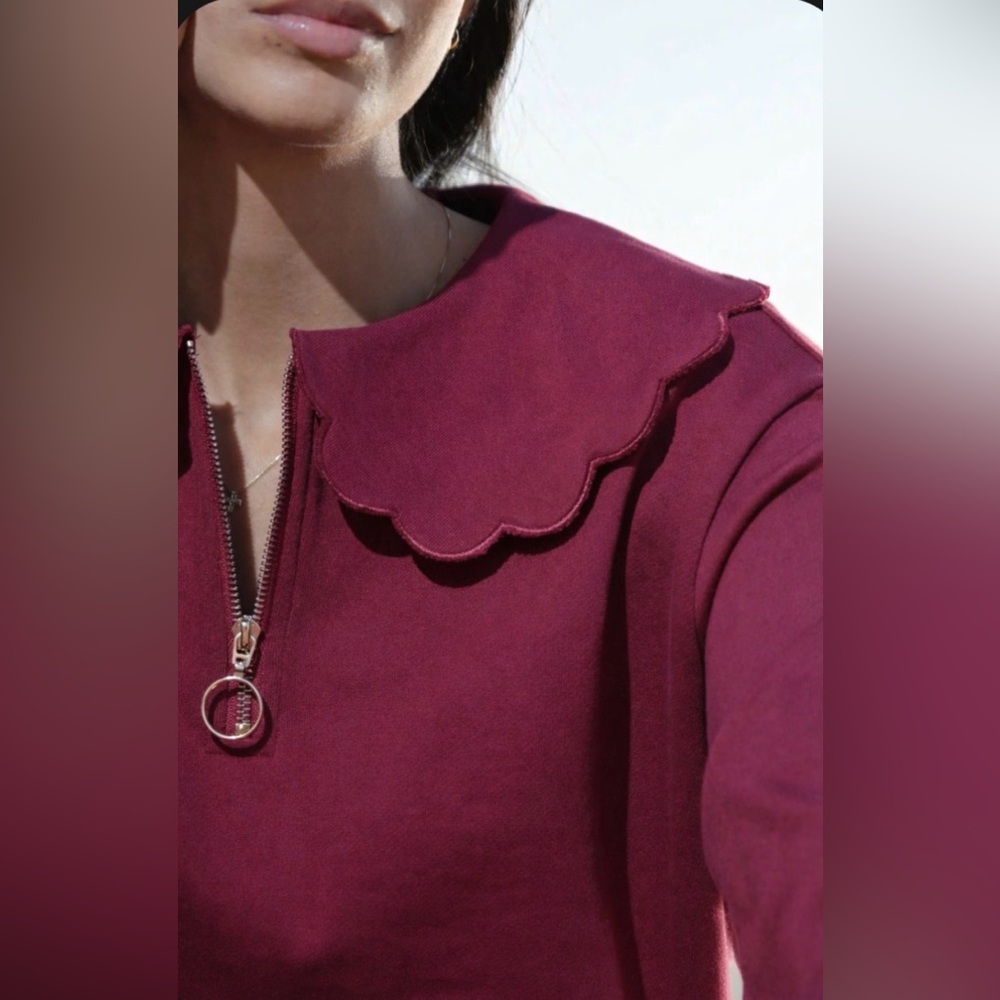 Women’s Scallop-Collar Zip Front Sweatshirt - Burgundy